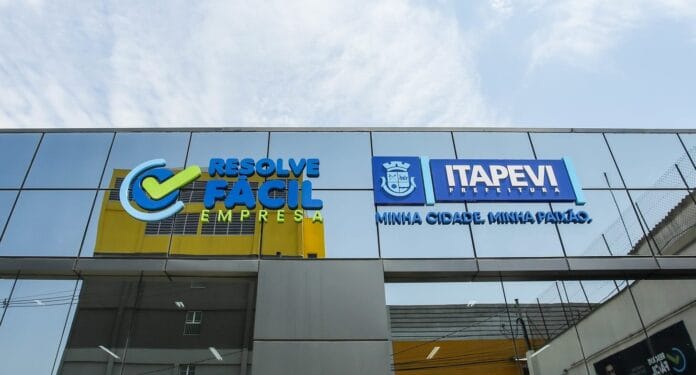 Empreendedores reunidos em um painel de discussão no Startup Day Itapevi. Startup Day Itapevi 2025: evento gratuito ensina como criar sua startup